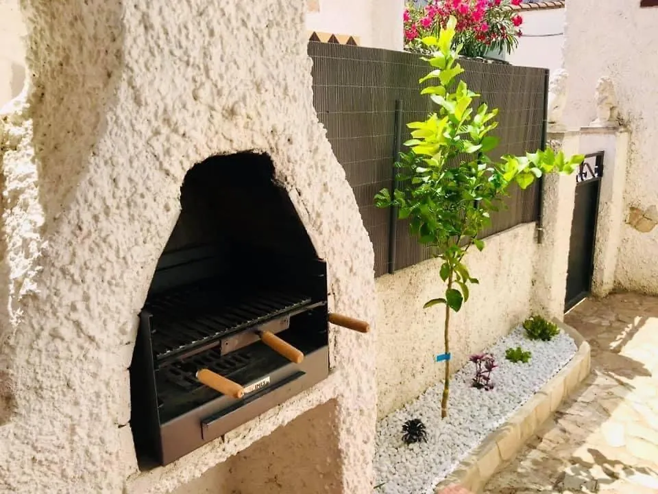 Holiday home Maison Dans Charmante Residence Avec Grande Piscine Commune, Roses