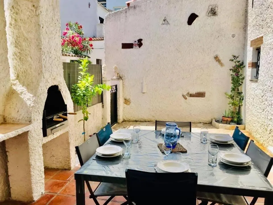 Maison Dans Charmante Residence Avec Grande Piscine Commune, Roses Holiday home