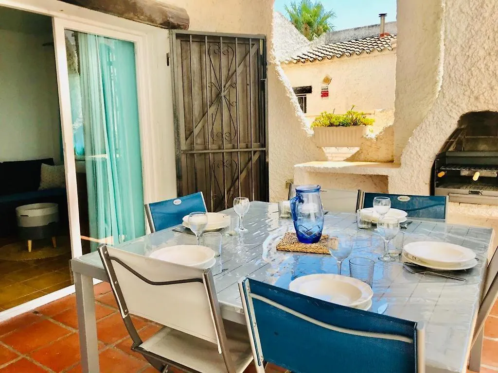 Holiday home Maison Dans Charmante Residence Avec Grande Piscine Commune, Roses